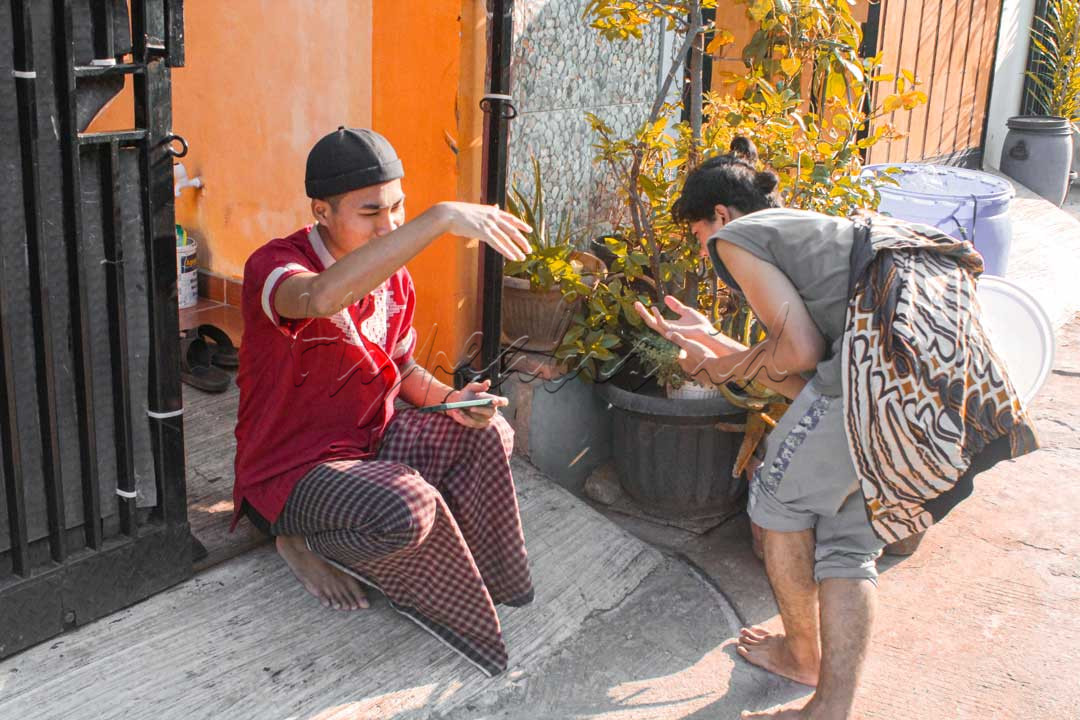 Merdeka menurut lu?<br />
Apa bangsa ini sudah merdeka??<br />
Apah moral bangsa ini juga bagian dari kemerdekaan?<br />
<br />
&nbsp;Kitaa memang sudah merdeka dari penjajahan, namun sayangnya masih banyak yang tidak perduli bahkan tidakk menjaga kesopanan sebagai bangsa indonesia<br />
<br />
Hal yang menghasut di era globalisasi ini sehingga anak bangsa banyak yang berperilaku buruk, banyak yang tidak mengerti bagaimana moral yang bagus kepada sesama, bagaimana kepedulian terhadap sesama<br />
<br />
&nbsp;Indonesia merdeka yaitu terbebas dari penjajahan, memiliki attitude yang baik sebagai anak bangsa, berbicara sopan dan tau bagaimana cara memperlakukan seseorang dengan baik.