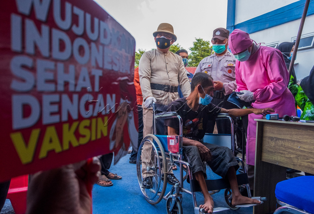 Merdeka menurutku adalah mendapat pelayanan kesehatan bagi semua lapisan masyarakat, pada masa pandemi ini yang utama adalah memperoleh vaksin sebagai usaha untuk melawan covid19....