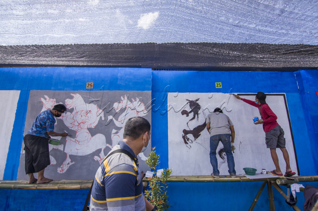 Berkarya dalam seni visual seperti membuat mural seperti ini apalagi pada masa pandemi Covid-19 merupakan sesuatu yang memberikan kepuasan tersendiri terhadap seniman. Banyaknya aturan yang mengatur mobilitas masyarakat dapat berpengaruh kepada pelaku seni. Adanya ajang lomba Mural dengan penerapan protokol kesehatan yang ketat merupakan inovasi positif yang bisa dilakukan.&nbsp;