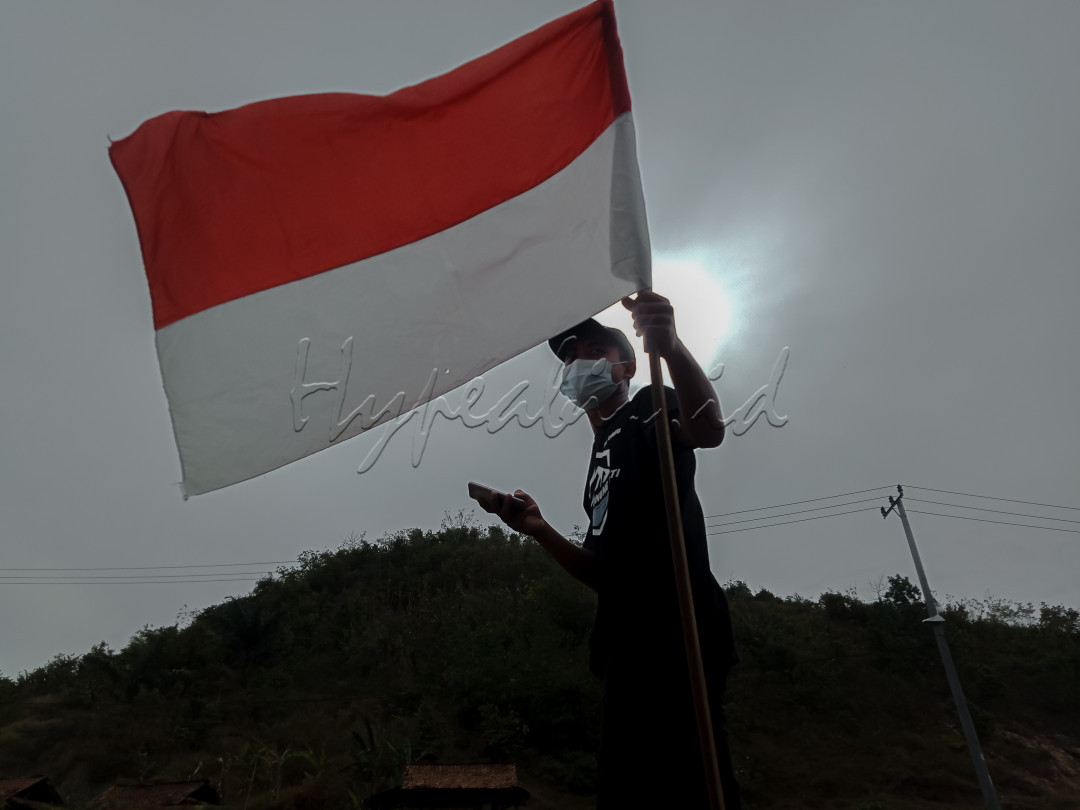 Hypeabis Mengibarkan Bendera Merah Putih