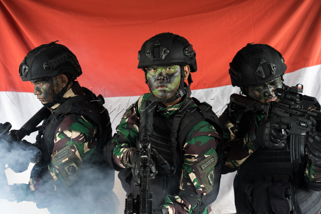Mengisi kemerdekaan dengan bergabung menjadi TNI dan menjaga kedaulatan negara.