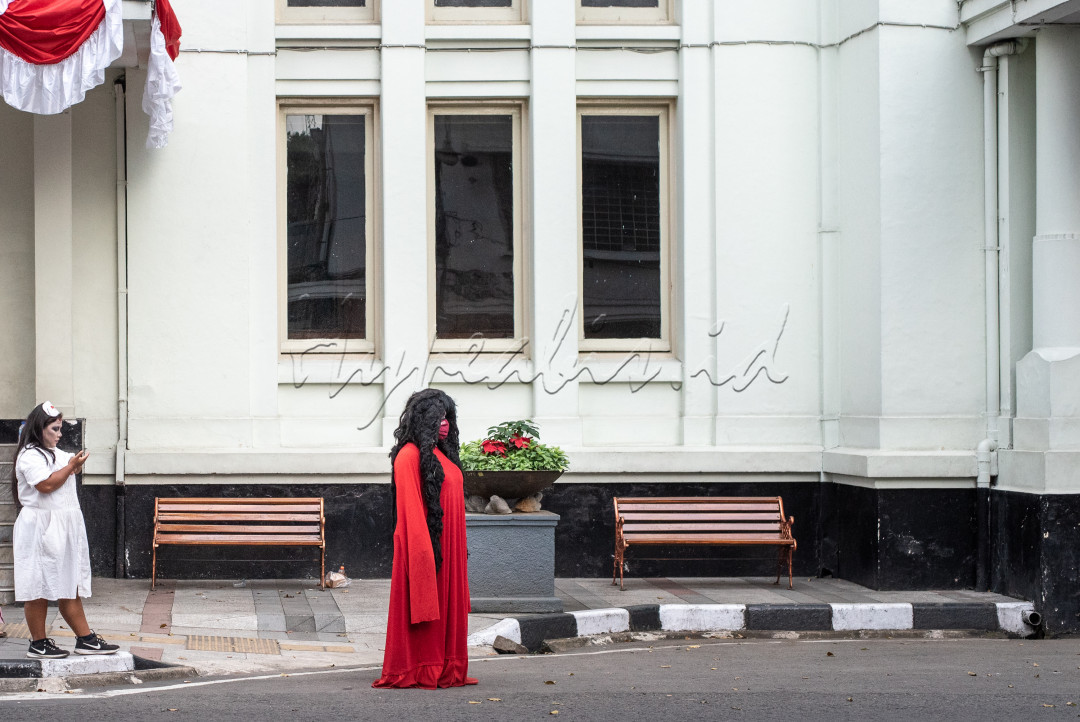 Merdeka itu artinya .. Bisa gentayangan siang siang tanpa takut covid dan tanpa takut di tangkep Satpol PP.<br />
<br />
&nbsp;