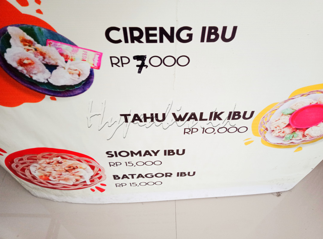 <br />
Ibu, sosok yang selalu ikut berperan dalam masa-masa sulit. Tidak hanya di saat masa perjuangan kemerdekaan. Tetapi masa sulit seperti saat ini, tekanan ekonomi yang begitu hebat. Dengan gayanya ibu berusaha membantu keluar dari himpitan masalah ekonomi.<br />
&nbsp;