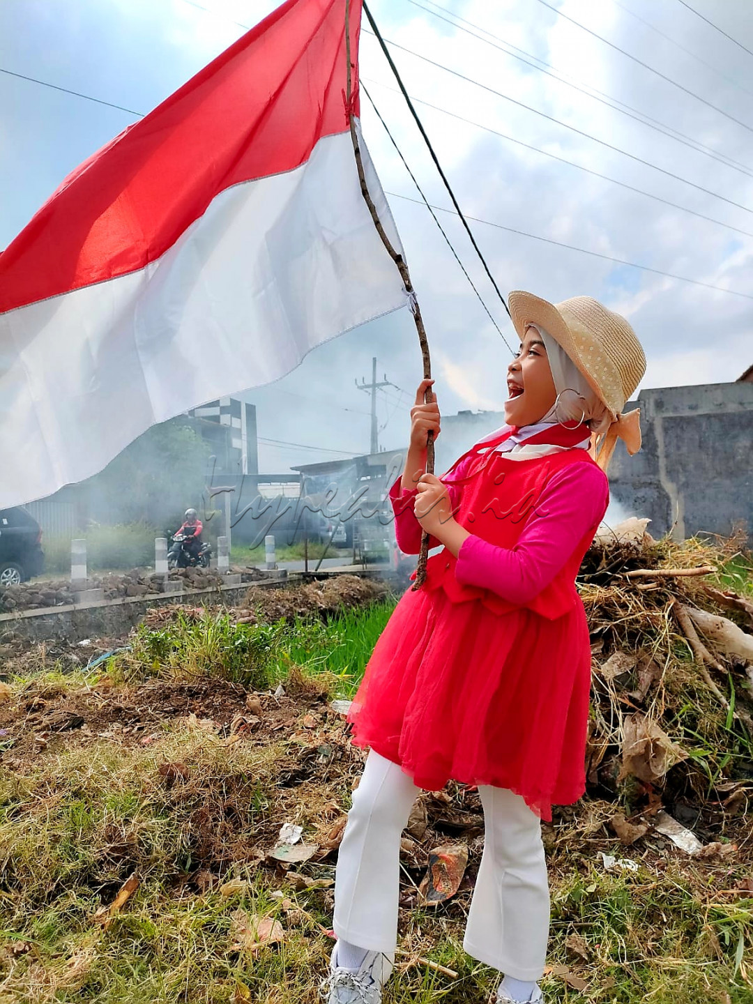 Kau selalu dihatiku dan Tetaplah berkibar merahputihku,.