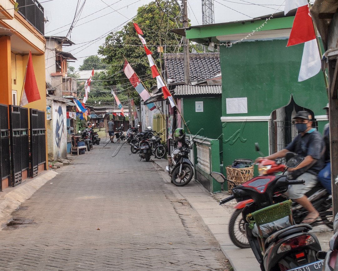 17an Jaman Pandemi<br />
<br />
Pandemi Covid telah menyapu dunia selama&nbsp;1,5 tahun terakhir. Entah kapan akan&nbsp;berakhir...Tetapi Covid tidak menyurutkan&nbsp;para warga mmasyarakat untuk tetap<br />
merayakan 17an, meskipun hanya secara&nbsp;virtual atau dari rumah saja.&nbsp;<br />
<br />
Mari sukseskan vaksinasi, tetap jaga&nbsp;protokol kesehatan, Indonesia Bisa !&nbsp;Merdeka ! Dirgahayu Indonesia ke 76.