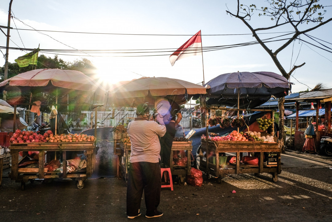 &nbsp;Pasar Tradisional adalah penyangga perekonomian masyarakat menengah ke bawah. Seharusnya Pemerintah mengupayakan kesejahteraan pedagang di pasar tradisional, karena semenjak pandemi melanda dunia dan Indonesia, banyak para pedagang yang harus gulung tikar. Bahkan sebagian dari mereka harus merogoh sejumlah tabungan supaya tetap mempertahankan lapaknya.&nbsp;