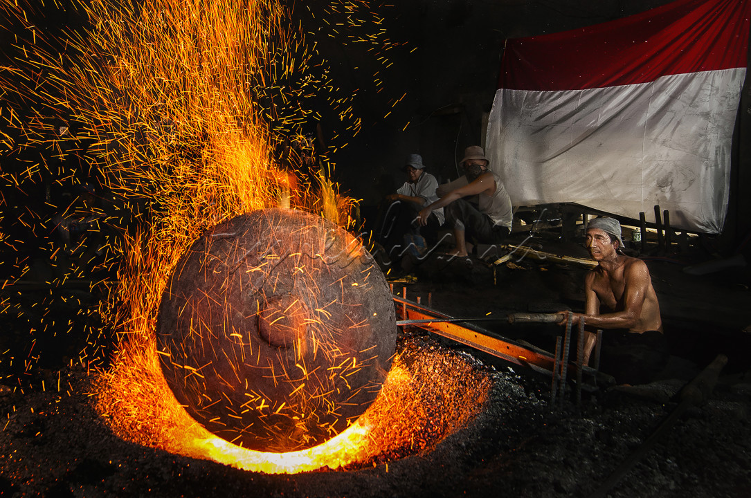 membakar semangat ekonomi bidang seni budaya agar tetap lestari. kami adalah UKM industri gong yang masih melestarikan seni tradisi dan produksi secara tradisional.&nbsp;