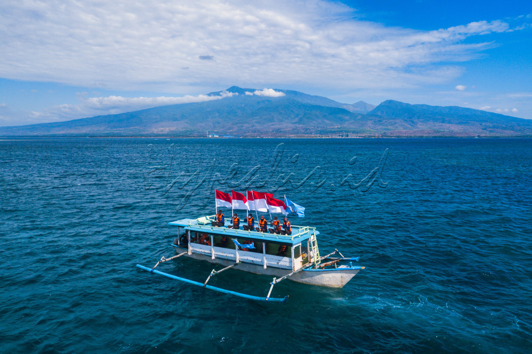 Seremoni pengibaran bendera di Gili Kondo, Lombok timur, yang di ikuti oleh berbagai lapisan masyarakat untuk memeriahkan kegiatan Hut Kemerdekaan RI&nbsp;