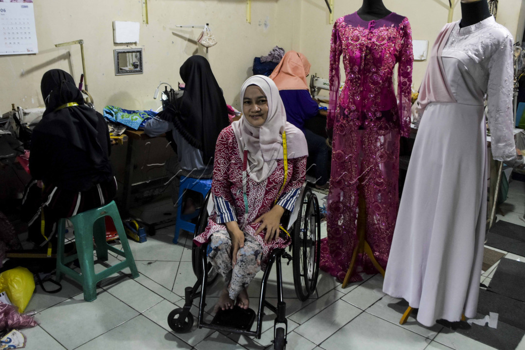 Hidayah Ratna Febriani atau yang akrab disapa Ida punya satu rumah produksi kebaya bernama "Ida Modiste". Kendati kakinya tidak bisa digunakan secara semestinya namun Ida sudah merintis rumah produksi kebaya itu sejak tahun 1996.<br />
<br />
Sampai sekarang produk Ida Modiste banyak dipakai orang termasuk para pejabat seperti Siti Atiqoh (istri Gubernur Jawa Tengah Ganjar Pranowo) dan Tia Hendi (Istri Hendrar Prihadi Wali Kota Semarang). Bahkan saat ini Ida bisa memberdayakan masyarakat untuk membantu dalam produksi kebaya dan juga termasuk beberapa penyandang disabilitas.<br />
<br />
Usaha Ida ini cukup membuktikan jika dia bisa merdeka, baik dari hambatan pada tubuhnya maupun ketergantungan kepada orang lain