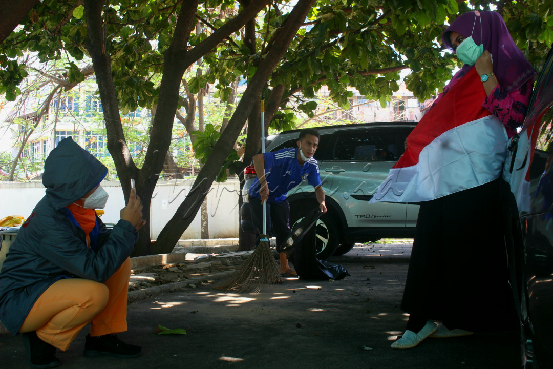 Kemerdekaan yang menurut kami sama ternyata berbeda, kami fikir kami sudah merdeka , ternyata masih banyak orang di luar sana yang masih mengharapkan kemerdekaan yang sesungguhnya yaitu merdeka dalam hal sandang , pangan , papan , merdeka yang bukan hanya sekedar perayaan , namun kemerdekaan yang sesungguhnya yaitu merdeka dari penjajahan kemiskinan di negeri sendiri.