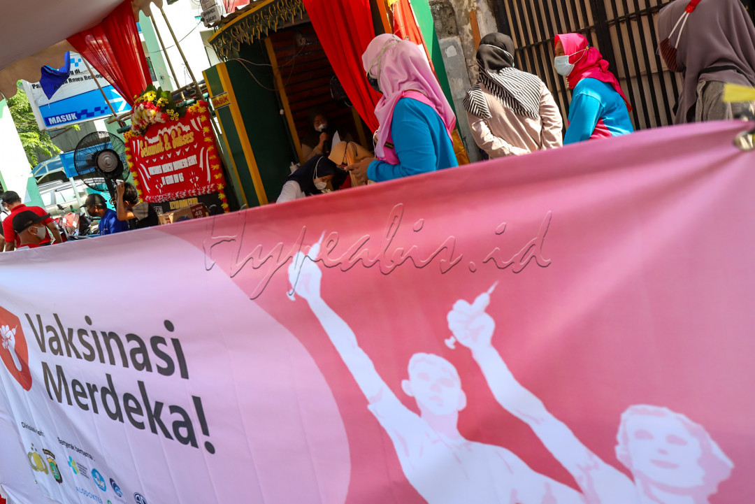 Sejumlah warga saat mengikuti vaksin merdeka