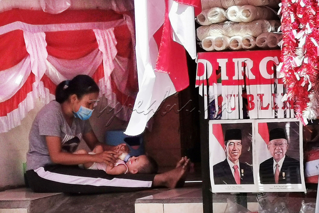 &nbsp;Generasi yang Tumbuh dan Tangguh<br />
"disini kamu berada saat ini, Nak. diantara hiruk pikuk wabah yang melanda. kamu harus kuat, kamu anak hebat. tetaplah ingat bagaimana peluh ibumu menemani hari-harimu. contohlah semangat ibumu yang terus menjagamu tanpa mengeluh"<br />
<br />
&nbsp;