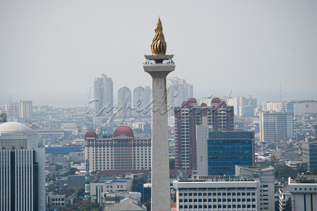 Sejarah monas dimulai, Setelah pusat pemerintahan Republik Indonesia kembali ke Jakarta setelah sebelumnya berkedudukan di Yogyakarta pada tahun 1950, menyusul pengakuan kedaulatan Republik Indonesia oleh pemerintah Belanda pada tahun 1949, Presiden Sukarno mulai merencanakan pembangunan sebuah Monumen Nasional yang setara dengan Menara Eiffel di lapangan tepat di depan Istana Merdeka. Pembangunan Tugu Monas bertujuan mengenang dan melestarikan perjuangan bangsa Indonesia pada masa revolusi kemerdekaan 1945, agar terus membangkitkan inspirasi dan semangat patriotisme generasi penerus bangsa.
