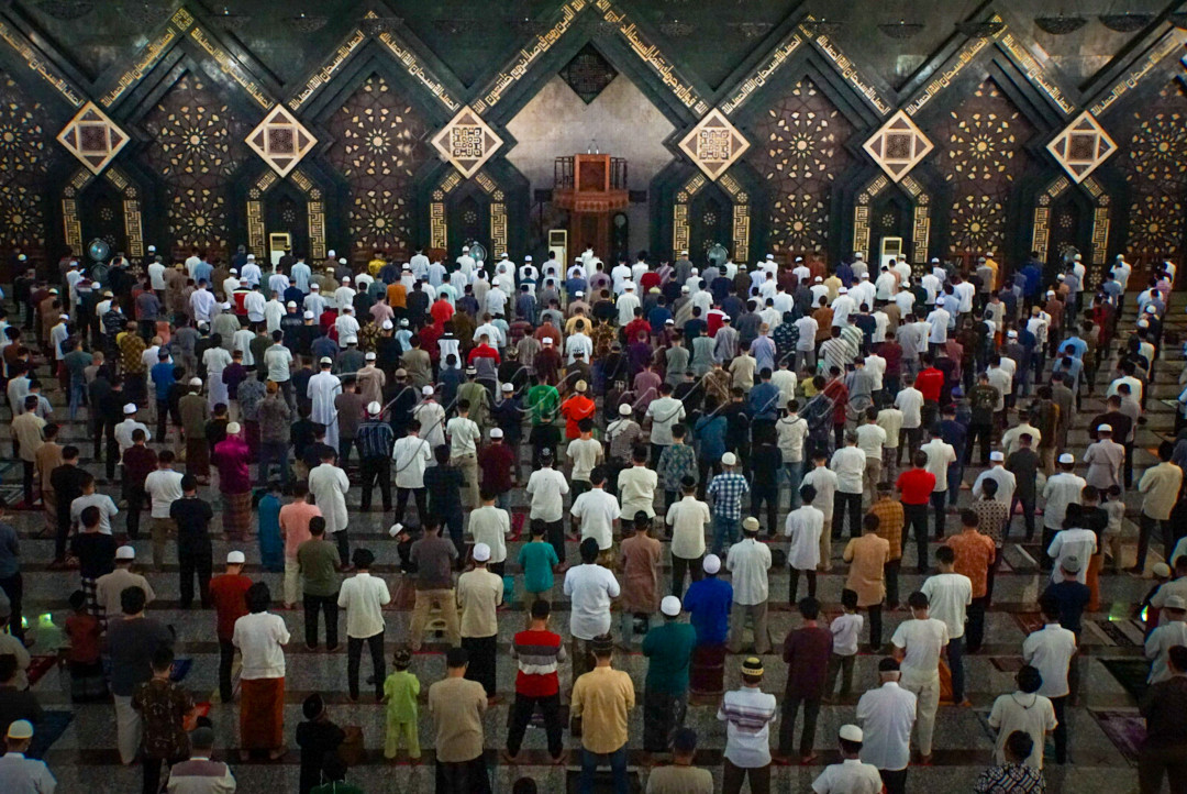 Saya bisa merasakan betapa rindunya umat beragama untuk bisa beribadah di rumah ibadah yang sempat tidak berlangsung cukup lama untuk menekan angka penularan Covid-19 di masa pandemi ini.