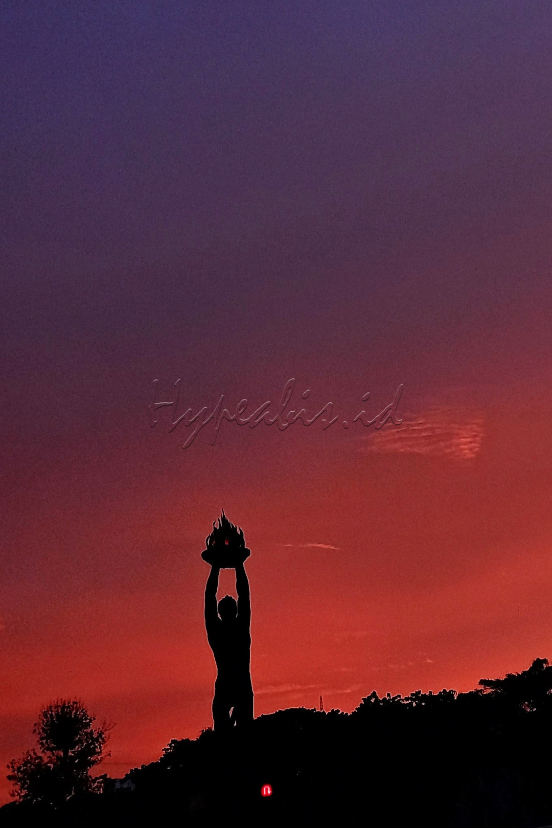 Patung Pemuda Membangun saat senja di Jakarta. Momen senja itu spesial, hanya datang pada waktu tertentu. Saat dia datang, dia akan membawa keindahan.<br />
<!--/data/user/0/com.samsung.android.app.notes/files/clipdata/clipdata_bodytext_211003_235558_447.sdocx-->