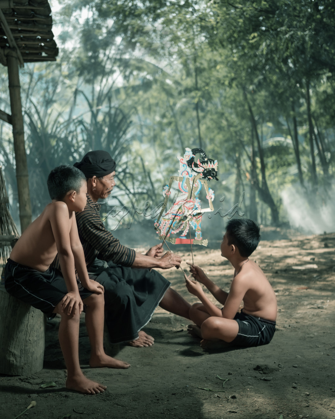 Wayang adalah warisan budaya yang harus tetap kita lestarikan kepada generasi-generasi muda bangsa ini.