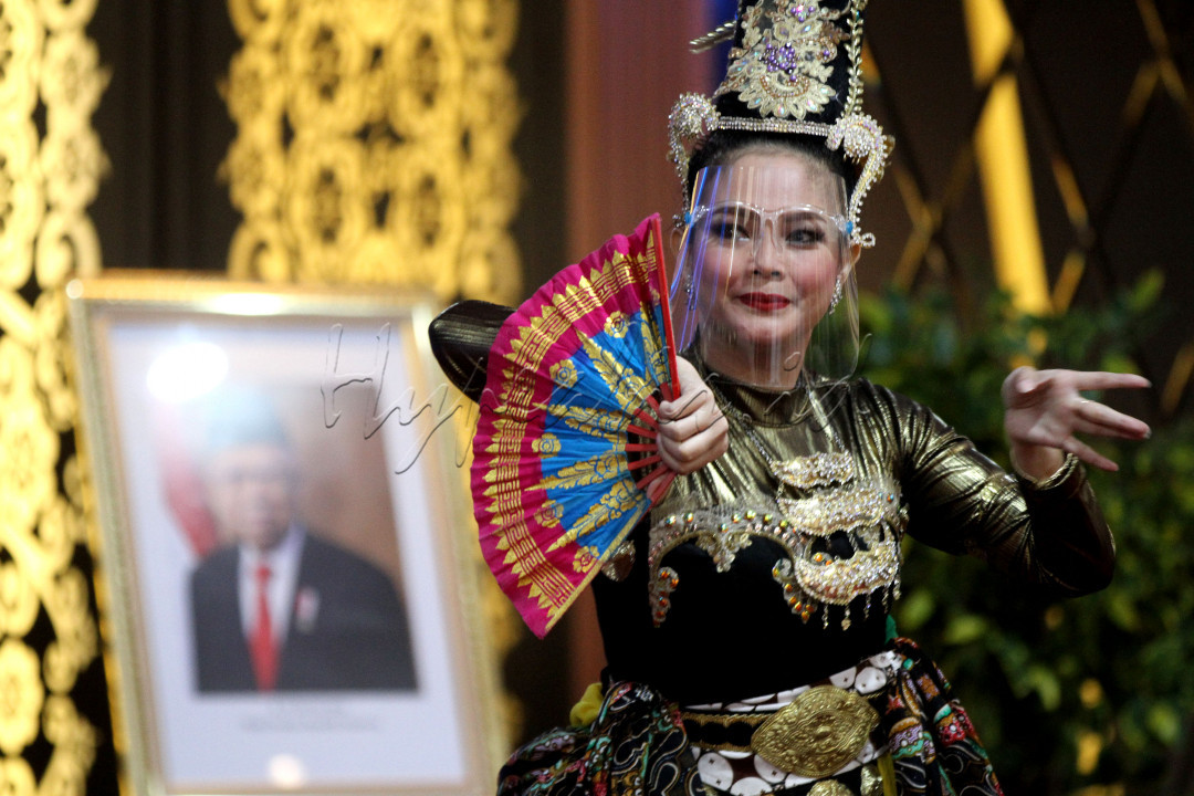 Jenis tarian ini memiliki keunikan dalam gerakannya yang tidak terikat pada pola gerak dan aturan yang baku.