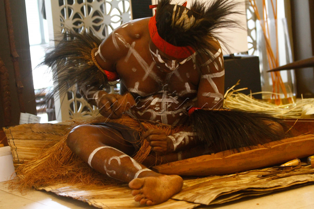 Ketua Yayasan Maramowe Weaiku Kamorowe, Luluk Intarti, mengutarakan, di pesisir Papua, ada lebih dari 250 suku yang sebelumnya berkarya dengan menghasilan seni ukiran.&nbsp;