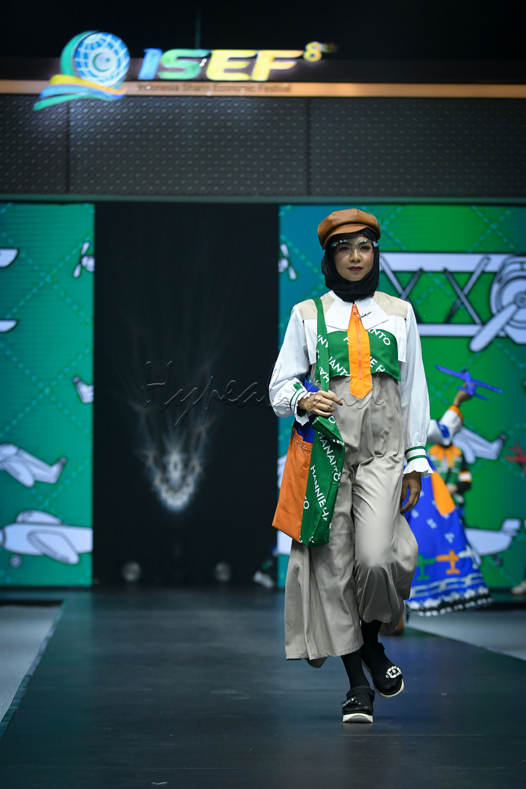 Tema tersebut diangkat sebagai upaya mensosialisasikan konsep sustainable fashion atau fesyen berkelanjutan sebagai gaya hidup di era kenormalan baru.