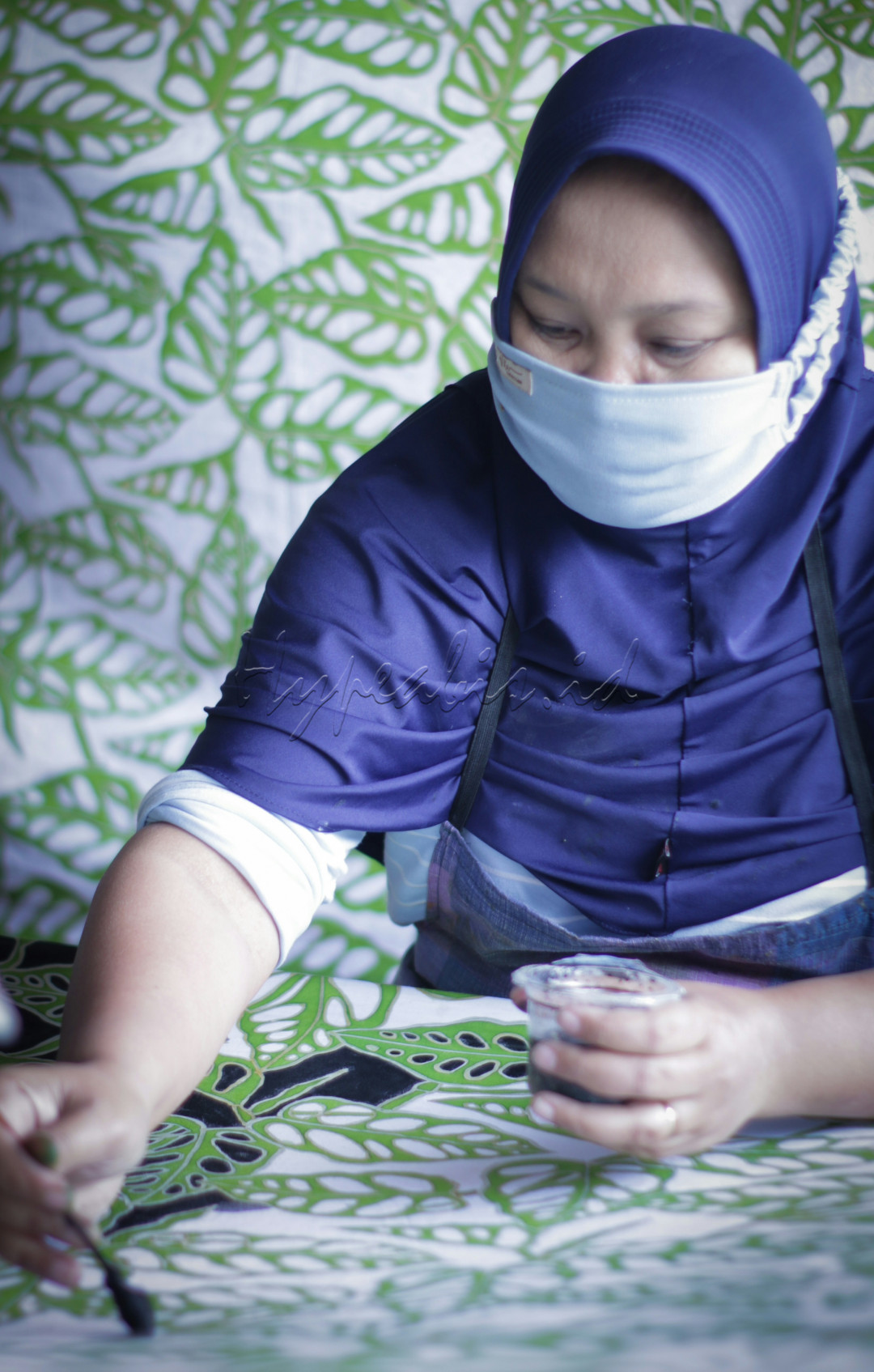 Batik menjadi salah satu budaya nasional yang di akui dunia. Bukan hanya berbicara budaya warisan yang di turunkan. Batik memiliki nilai estetika yang sangat indah. Berisikan filosofi hidup dan motivasi yang sangat kuat. Kelestarian bukan sekedar menjaga, tetapi juga memahamkan dan mengamalkan.