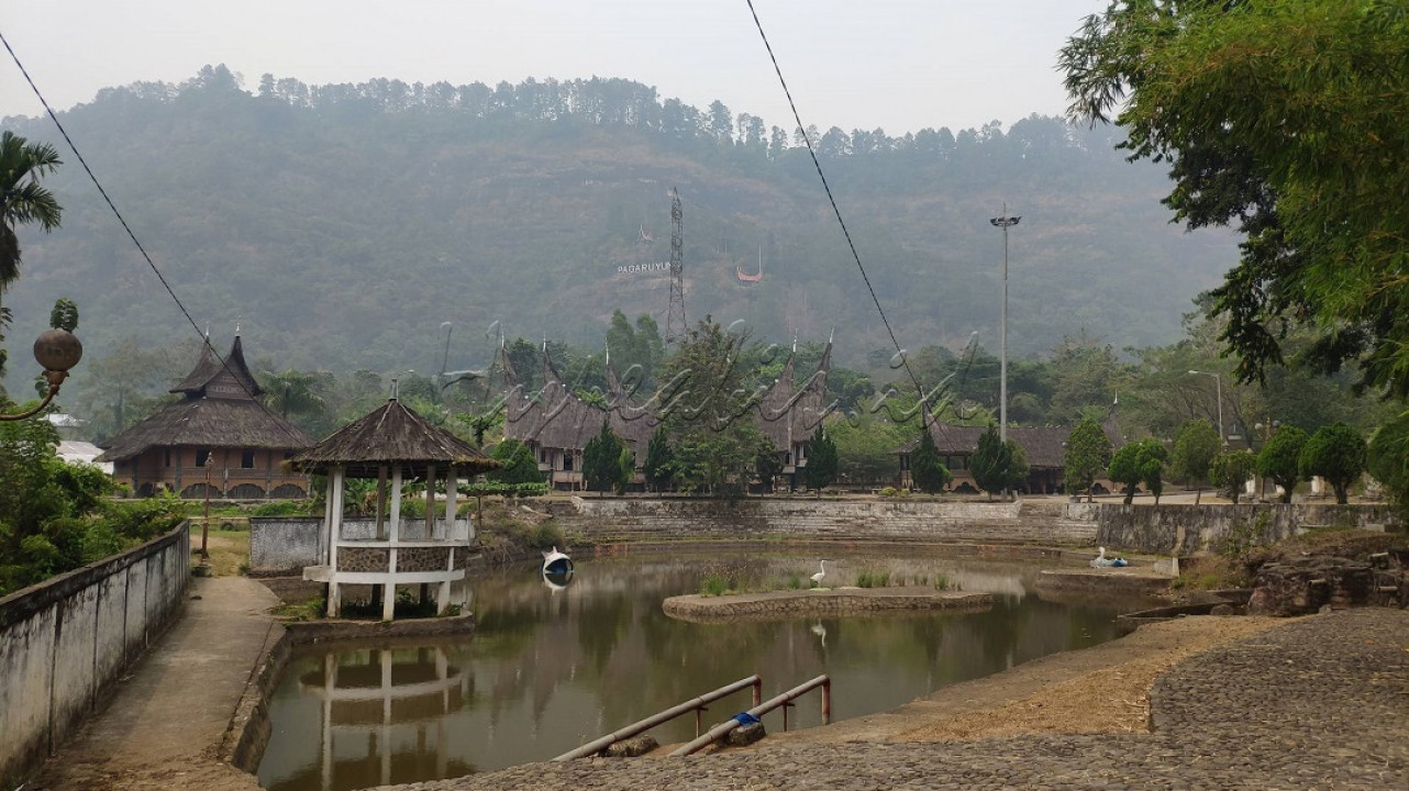Kerajaan Pagaruyung&nbsp;(bahasa Minangkabau:&nbsp;Karajaan Pagaruyuang) adalah kerajaan yang pernah berdiri di Sumatra, wilayahnya terdapat di dalam&nbsp;provinsi&nbsp;Sumatra Barat&nbsp;dan sebagian provinsi&nbsp;Riau&nbsp;sekarang.