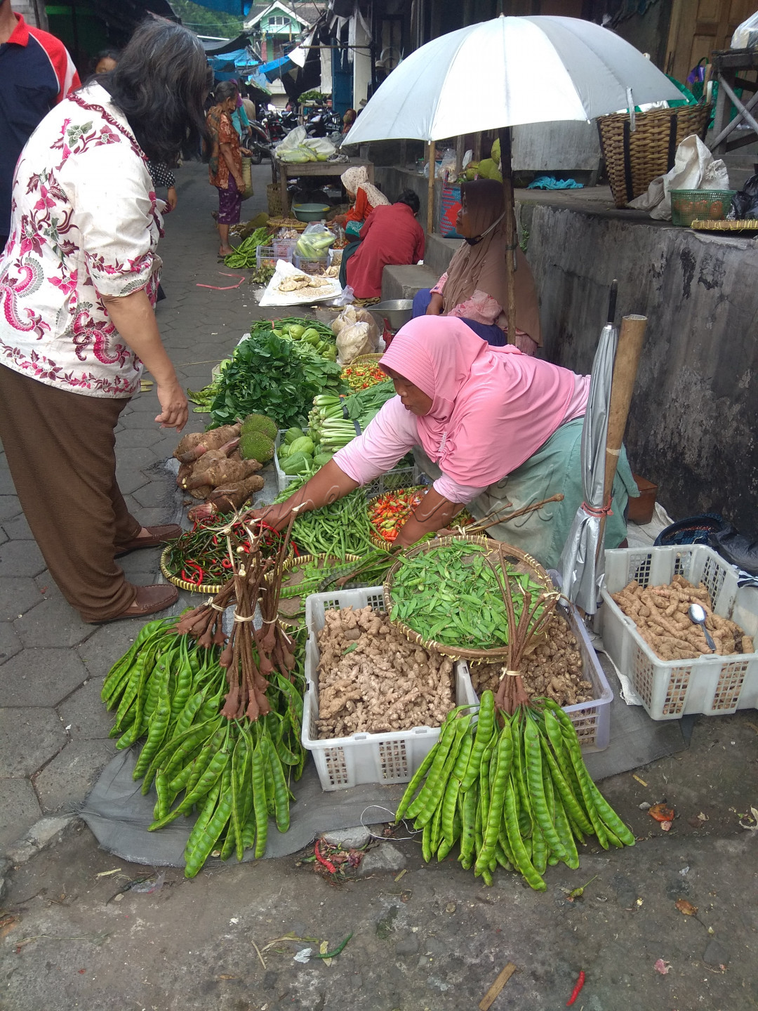 Aktifitas jual beli di pasar butuh Klaten
