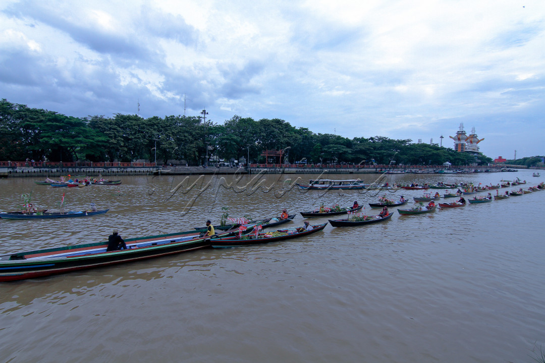 Jukung Barenteng adalah salah satu budaya sungai khas dari masyarakat Banjar di Kalimantan Selatan.<br />
<br />
Jukung Barenteng merupakan sebuah formasi unik yang terbentuk dari rangkaian beberapa jukung (sejenis perahu khas Suku Banjar) yang satu sama lain diikat seutas tali dan ditarik secara bersama-sama atau secara ber-rombongan oleh sebuah kelotok&nbsp;(perahu bermesin tempel) yang berukuran lebih besar.&nbsp;