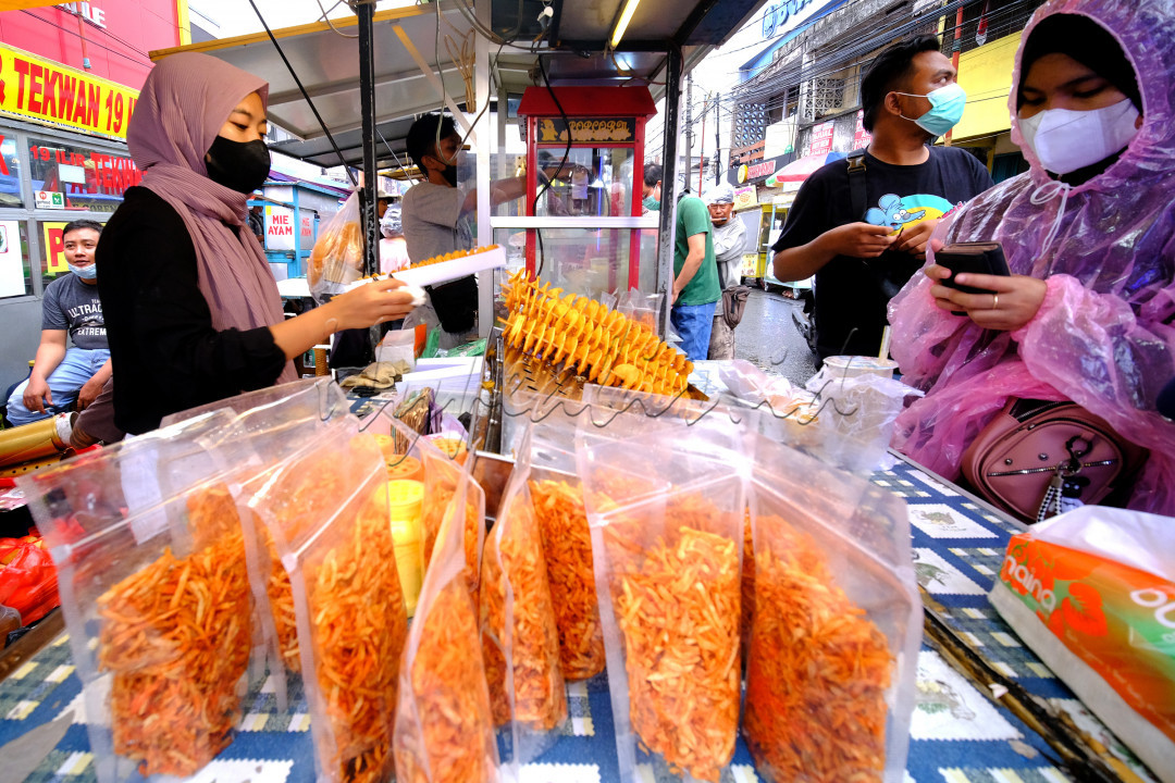 Jajanan kuliner Kentang Mustofa dan jajanan lainnya bisa ditemukan di Pasar Malam Tangerang yang berlokasi di Jalan Kisamaun<br />
dibuka pada jam 5 sore hari dan kita bisa menikmati berbagai macam kuliner traditional maupun yang dari negara lain ada di jual di pasar malam ini.&nbsp;