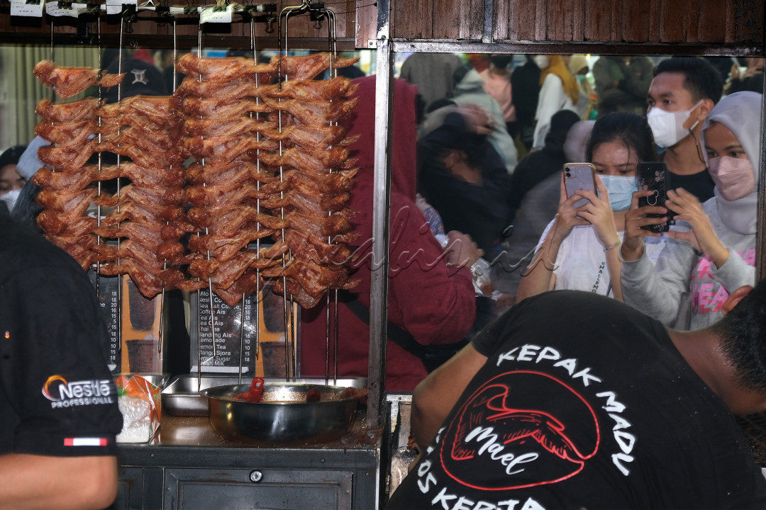 salah satu stand Jajanan kuliner dimalam hari yang ada diPasar Malam Tangerang