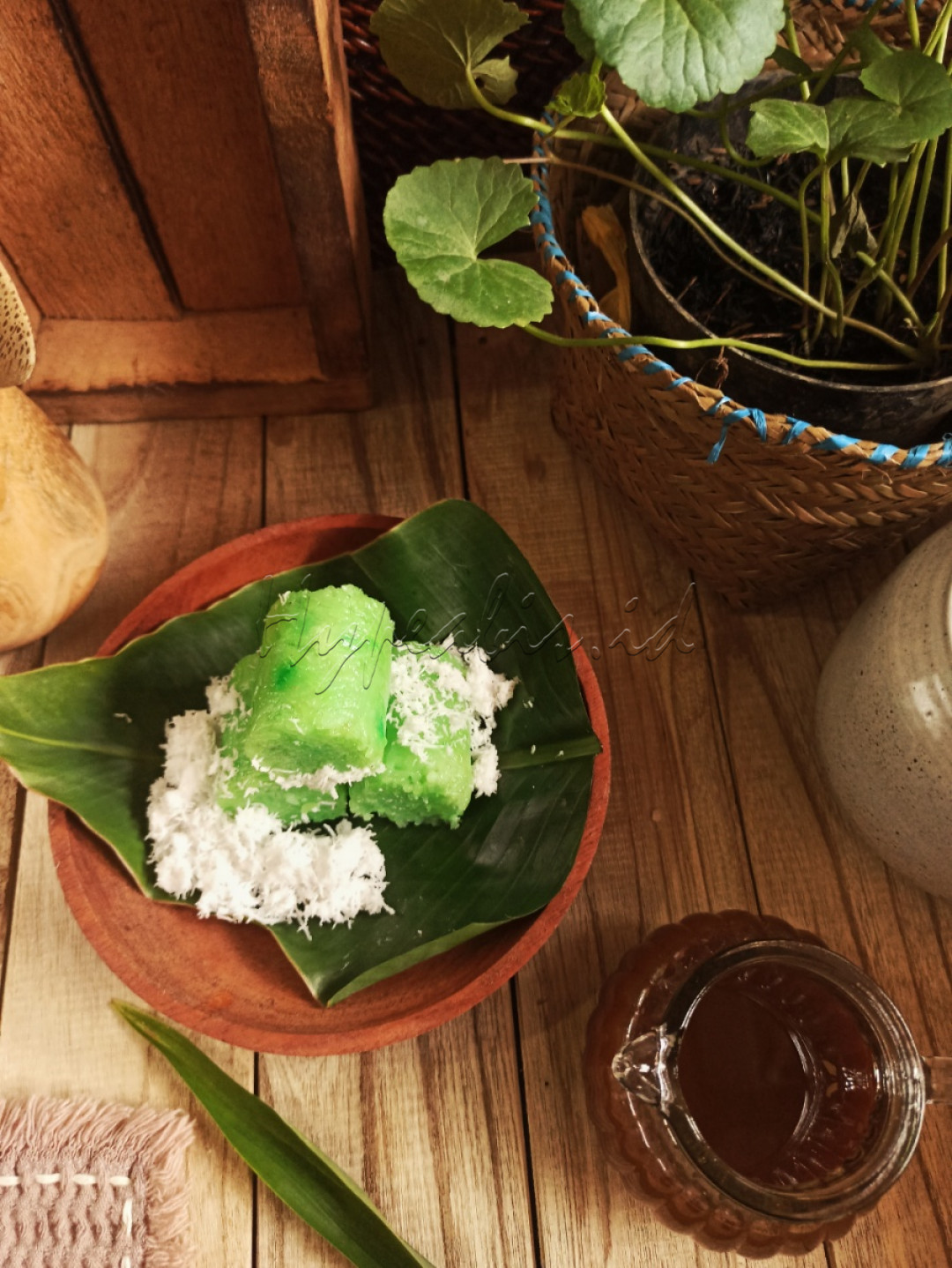 Kue Lupis adalah makanan tradisionil masyarkat Indonesia dan sangat mudah di temukan di pasar tradisionil .