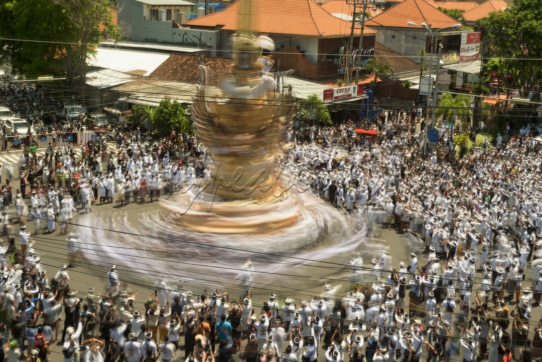 palebon adalah ipacara pembakaran jenazah kaum bangsawan di bali