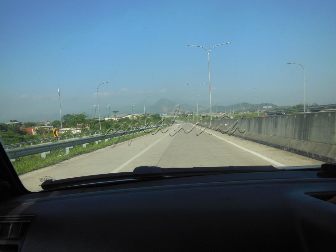 <div style="text-align: justify;">Dengan dibangunnya jalan bebas hambatan menjadikan waktu tempuh menjadi lebih pendek</div>