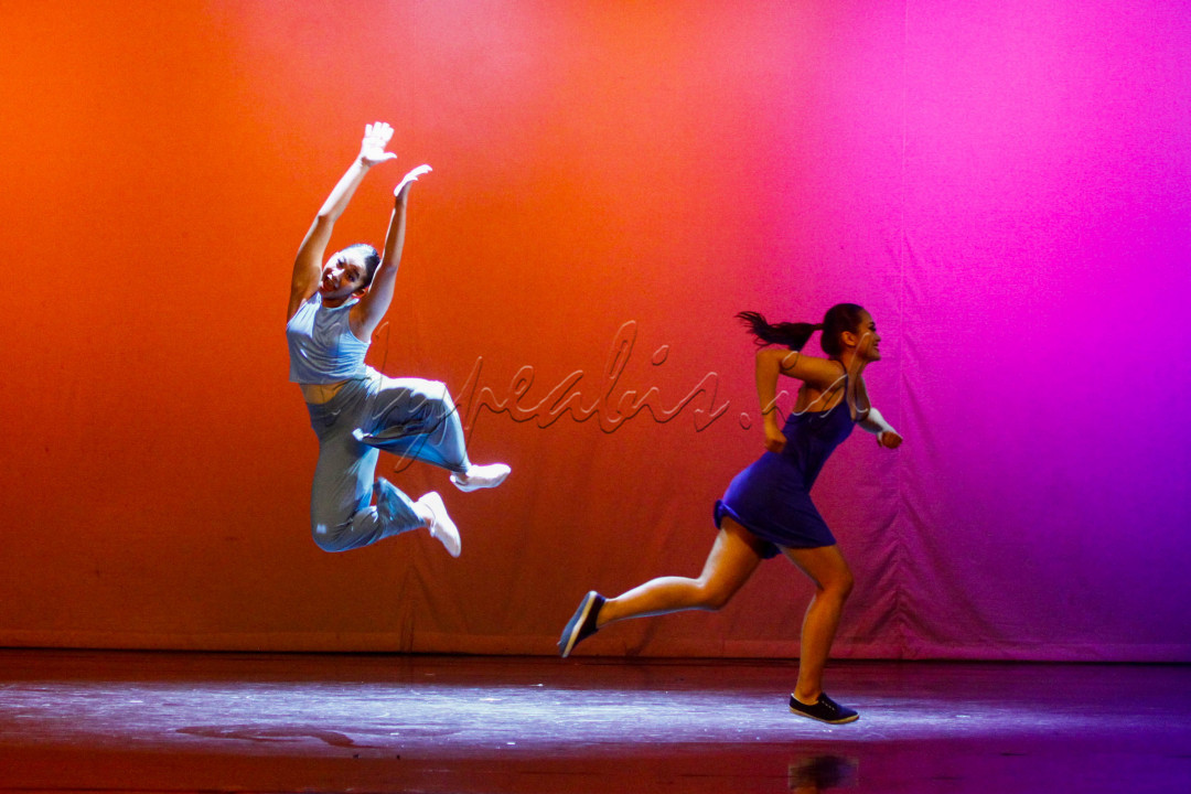 Penari dari Namarina Ballet Jazz Fitness mementaskan tarian bertajuk Laras di Gedung&nbsp;
<div>Kesenian Jakarta, Sabtu (4/12).&nbsp;</div>

<div>&nbsp;</div>

<div>Tema Laras diambil sebagai bentuk interpretasi dan respon dalam bentuk tarian terhadap keselarasan antar manusia, alam dan Pencipta.&nbsp;</div>