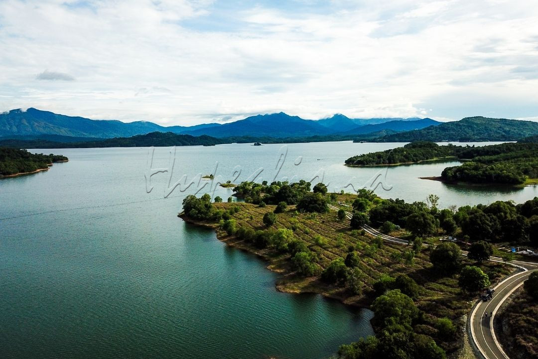 bukit batu waduk riam kanan kalimantan selatan