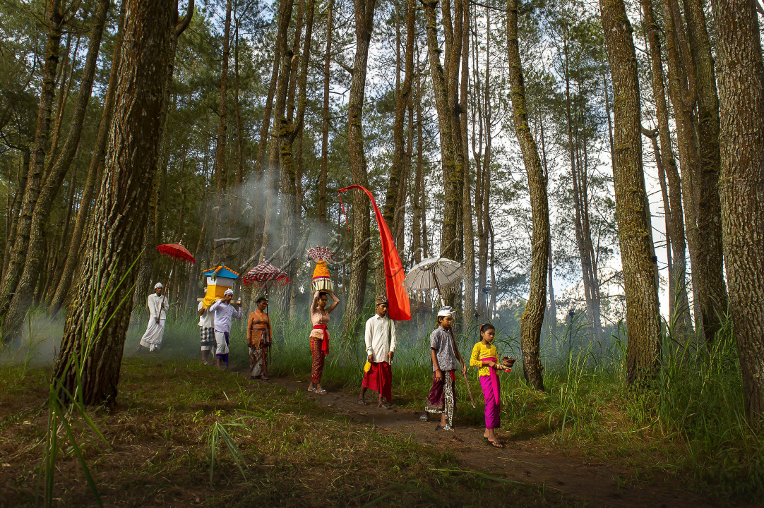 Melasti adalah salah satu tradisi Umat Hindu Bali yang sangat menarik yang memiliki makna pembersihan alam dan manusia menjadi daya tarik tersendiri bagi wisatawan mancanegara dan menjadi kebanggaan Indonesia