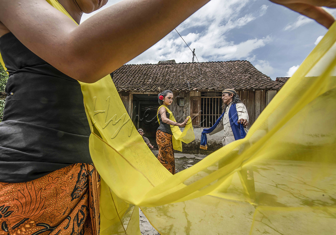 Tari tayub merupakan tarian pergaulan yang ditampilkan untuk menjalin hubungan sosial masyarakat. Sesuai arti dari tayub, yang berasal dari kata&nbsp;tata&nbsp;dan&nbsp;guyup&nbsp;(Jawa:&nbsp;kiratha basa), berarti tarian untuk mewujudkan sifat romantis antara lelaki ke perempuan. Nggak dipungkiri jika tari tayub dianggap negatif oleh banyak orang lantaran&nbsp;ledhek&nbsp;mengajak pria menari dengan mengalungkan selendang (sampur) dan kerap memicu rasa iri antarpria. Terjadilah aksi-aksi sawer untuk menarik simpati&nbsp;ledhek.