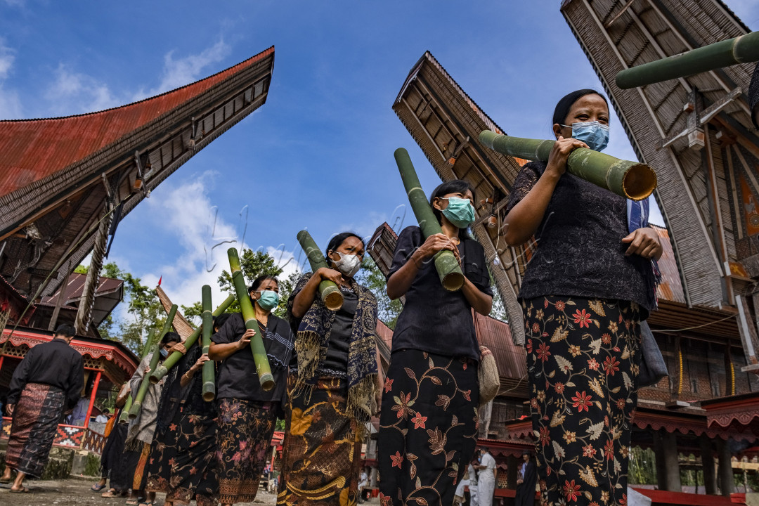 Mewai Lampa adalah aktivitas membawa air dalam bambu sebagai bentuk dimulainya aktivitas para ibu dalam rangkaian upacara Rambusolo Toraja Sulawesi Selatan. Para ibu-ibu ini nanti yang akan sibuk di dapur menyiapkan segala keperluan masak dan makanan para pekerja dan seluruh masyarakat yang terlibat dalam upacara kematian masyarakat Toraja
