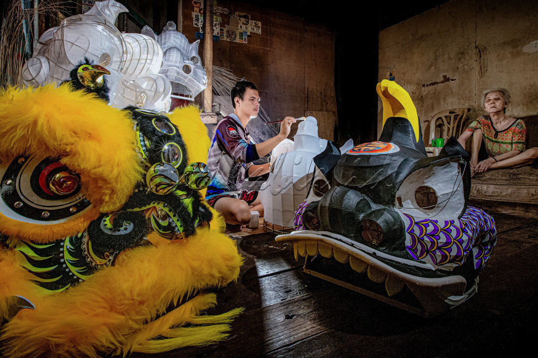 Dengan bangga melestarikan budaya Tari Barongsai Etnis Tionghoa Kalimantan Barat<br />
Tari Barongsai kerap kali tampil di acara festival di Kalimantan Barat seperti Festival Cap Go Meh dan Ulang Tahun Kota Pontianak dan festival lainnya di Kalimantan Barat