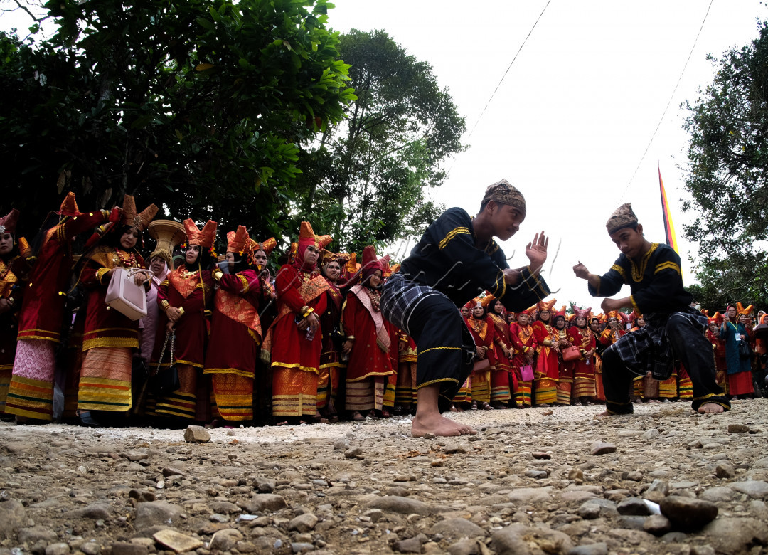Nama :febby aldias
<div>Judul: silat pembukaan batu situjuah sumatra barat</div>

<div>Nohp: 082284764824</div>

<div style="text-align: center;">Situjuah Batua Art and Culture Festival adalah peringatan peristiwa Situjuah ke-71 sebagai rangkaian PDRI 1948-1949.</div>

<div>&nbsp;</div>