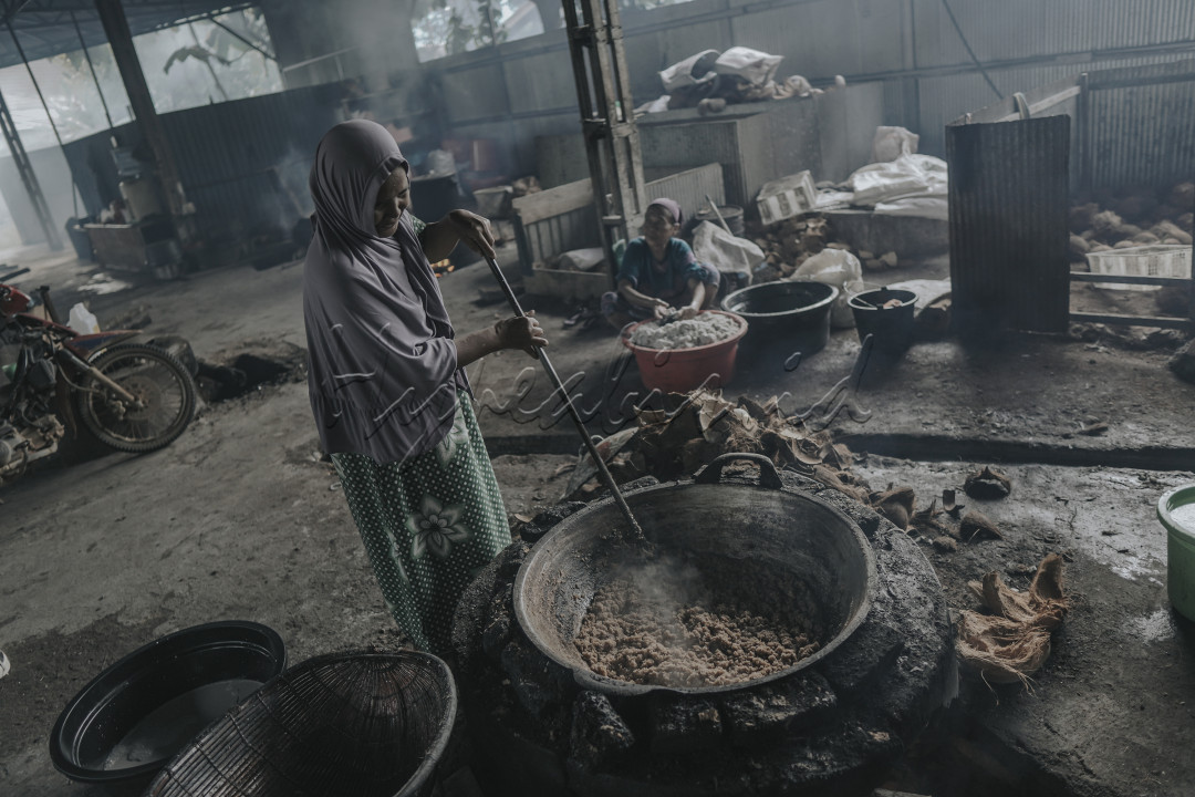 Dodol Kandangan adalah makanan khas produksi masyarakat Kandangan, Kalimantan Selatan, secara turun temurun.<br />
Bahan utama pembuatan penganan ini adalah beras ketan dan gula aren.<br />
Dodol kandangan banyak dikemas secara sederhana dengan rasa sangat manis.<br />
Berbeda dengan dodol pada umumnya, dodol Kandangan dirasa lebih legit dan memiliki tekstur yang lebih lembut.