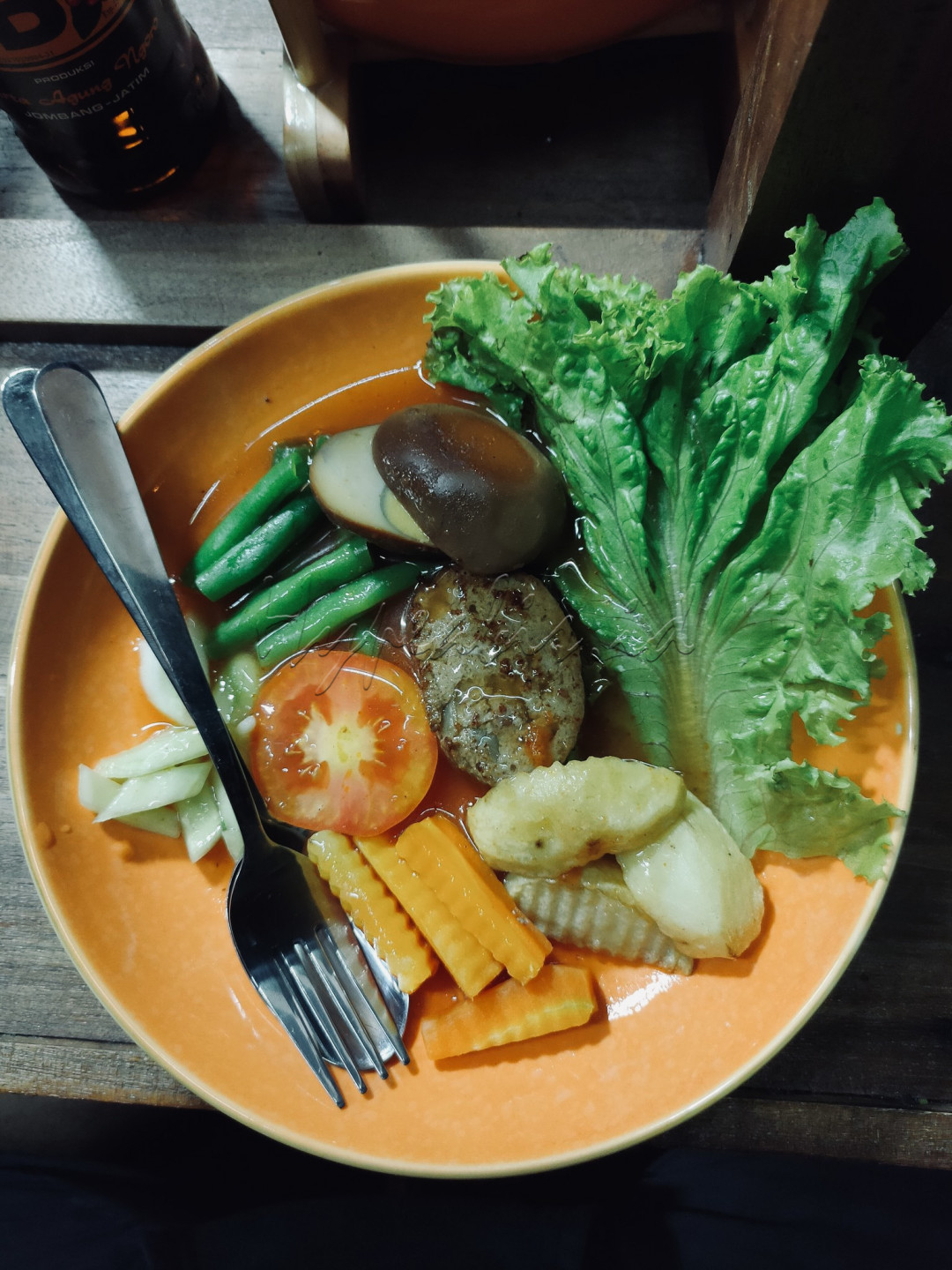 Salad Solo atau dibaca selad Solo. Mungkin makanan ini ada juga di daerah lain, namun selad solo ini memiliki cita rasa khas daerah Solo. Dikenal sebagai makanan lezat namun sehat dan harganya yang pastinya bersahabat