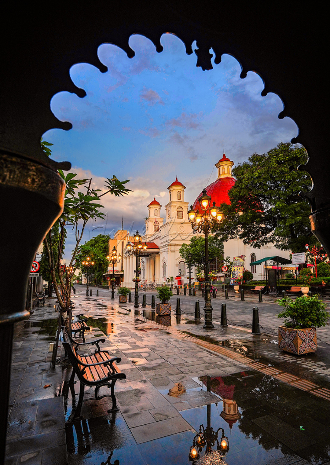 Gereja Blenduk merupakan salah satu bangunan yang menjadi icon Kota Lama Semarang.&nbsp;