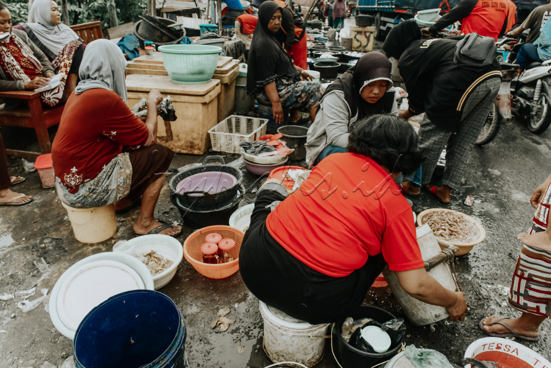 tetap optimis bekerja di pasar bersama rekan rekan
