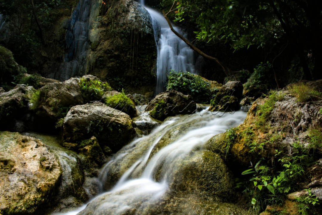 Geopark Gunung Sewu merupakan satu tempat wisata di Gunungkidul yang mendapat predikat UNESCO Global Geopark. Air terjun Sri Gethuk merupakan salah satu wisata yang masuk Geopark Gunung Sewu. Tak diragukan lagi keindahannya air terjun ini. Bahkan dulu pernah dipakai untuk syuting film Beyond Skyline yang dibintangi Aktor Frank Grillo dan Iko Uwais.