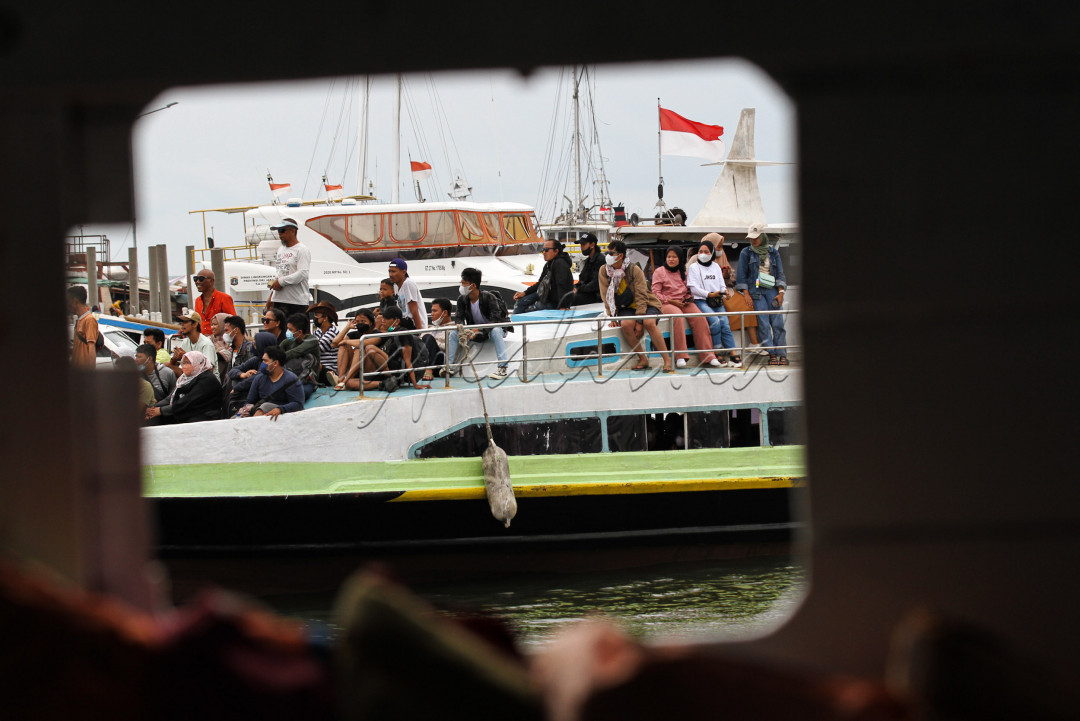 Kapal motor tradisional merupakan transportasi andalan para pelancong untuk menuju Kepulauan Seribu, khususnya dari Pelabuhan Kali Adem, Muara Angke, Jakarta
