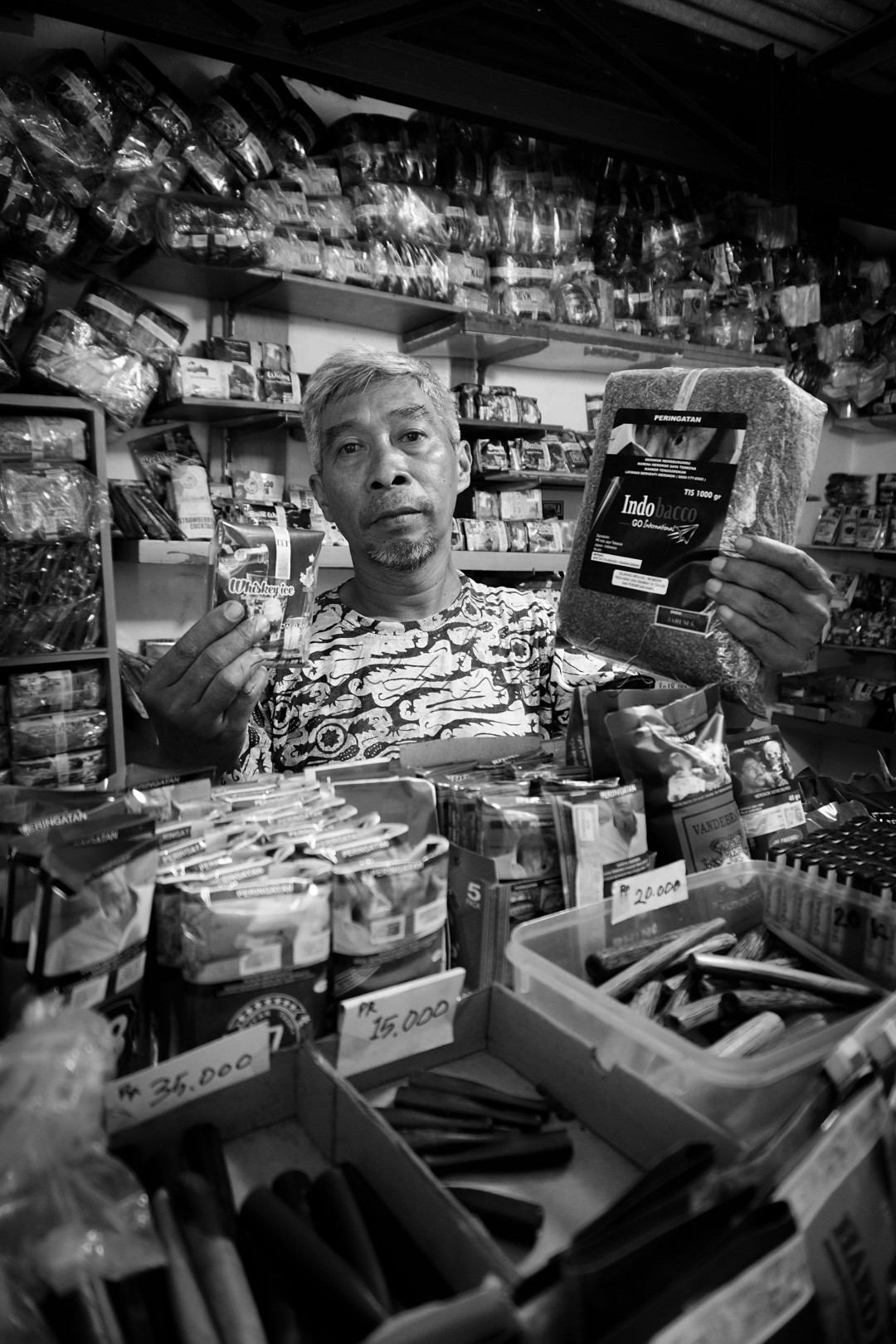 Kenaikan harga rokok menjadi salah satu faktor tingginya minat masyarakat untuk membeli tembakau kemasan, sehingga bisnis tembakau mulai menjamur di berbagai daerah.