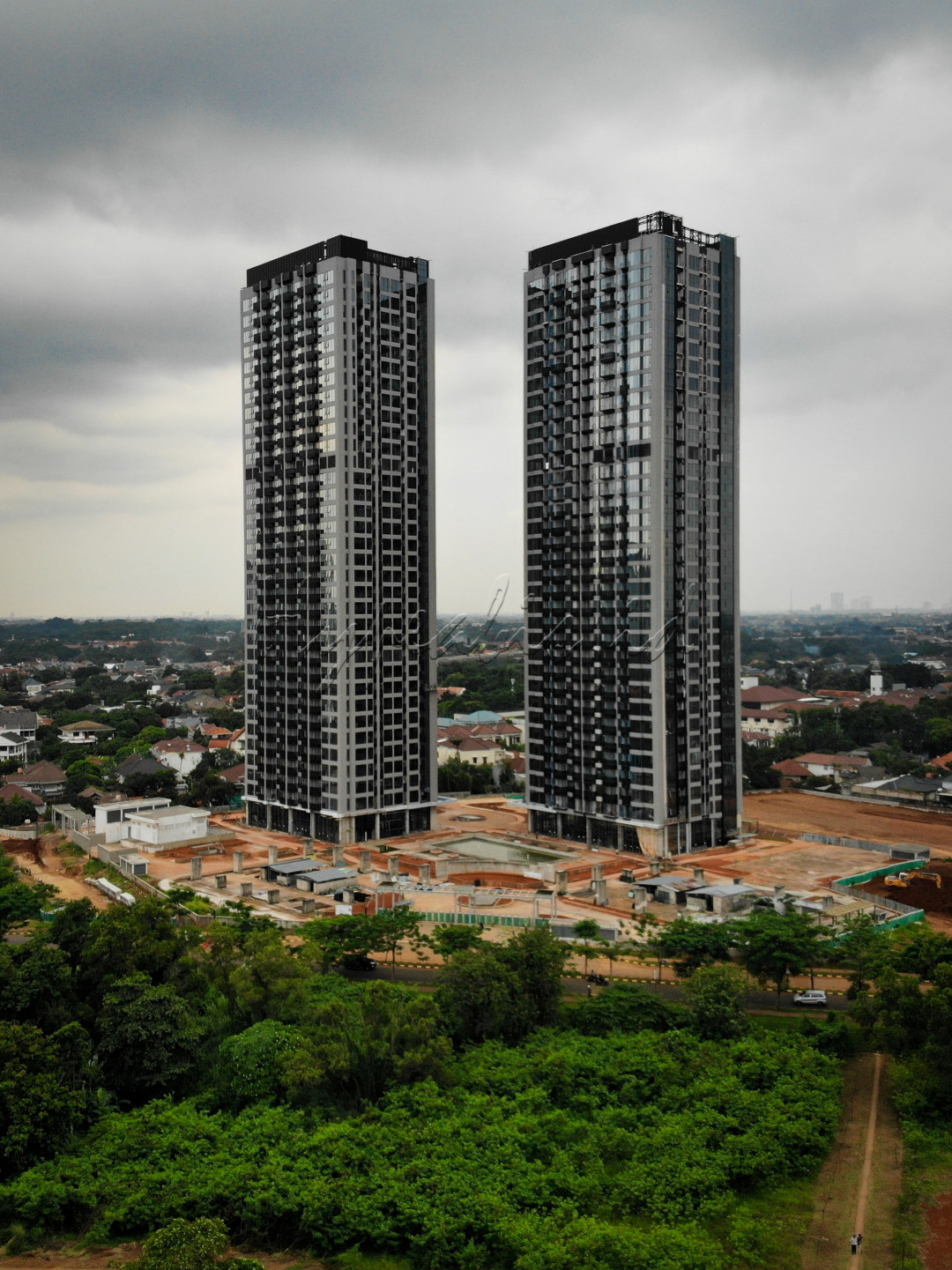 Perkembangan teknologi membuat foto dari ketinggian bisa diambil dimana saja tanpa harus naik keatas bangunan bertingkat maupun ke dataran yang lebih tinggi.