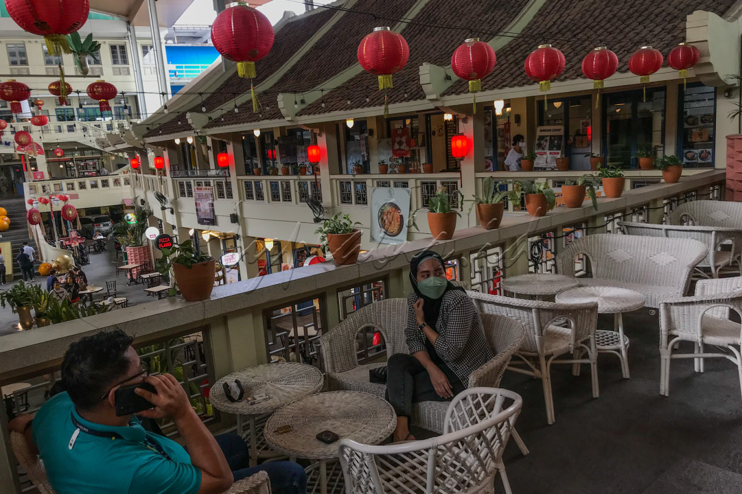 Suasana yang kaya akan nuansa Pecinan kuno seakan menjadi daya tarik tersendiri. Di lokasi ini juga tersedia berbagai macam jenis kuliner mulai dari makanan hingga minuman.&nbsp;