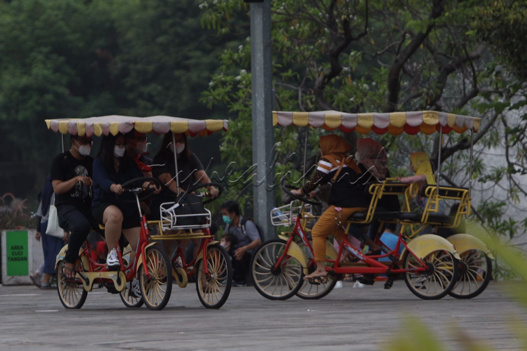 Di Spark pengunjung dapat menikmati sejumlah hiburan seperti bersepeda, berolahraga, hingga menikmati kuliner.