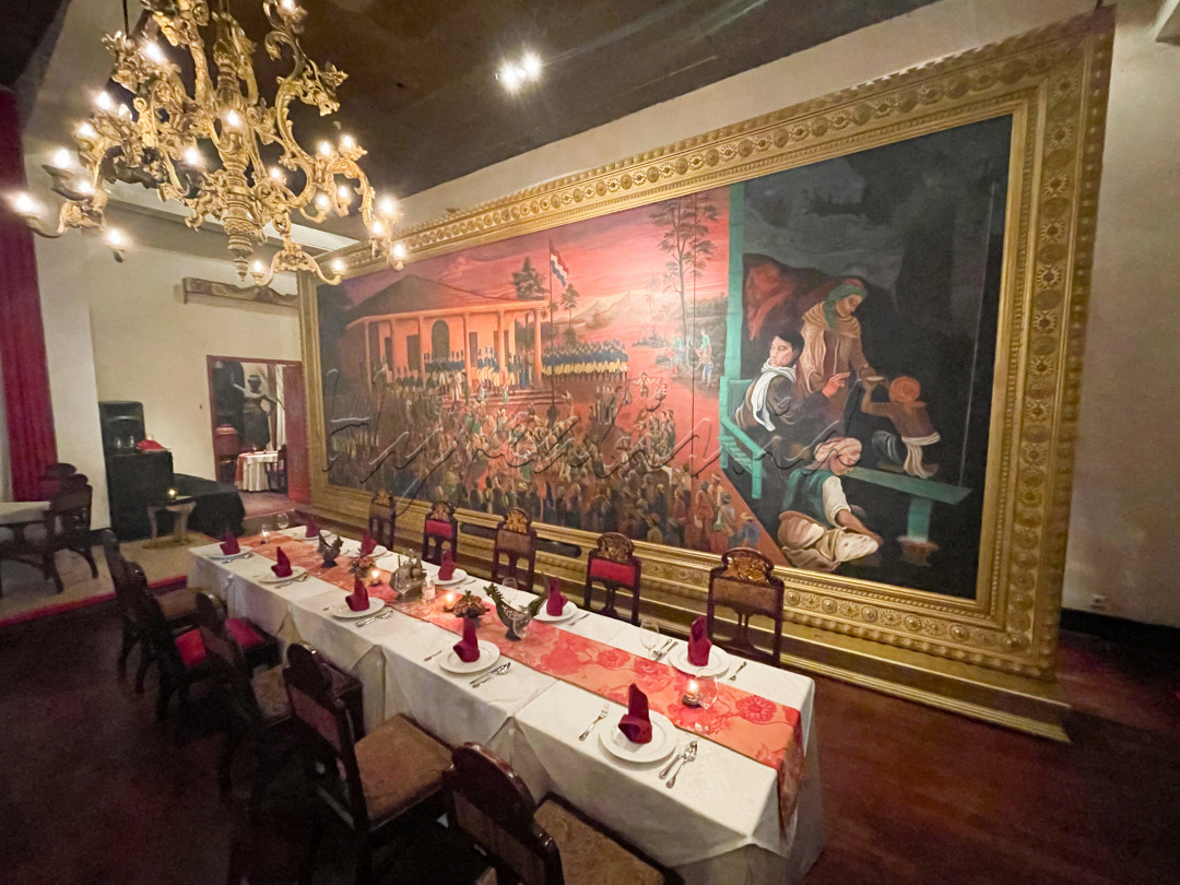 Tugu Kunstkring Palace yang merupakan restoran berkonsep gallery seni, berdiri sejak 2013. Terdapat lukisan besar The Fall Of Java yang menceritakan kisa penangkapan Pangeran Diponegoro di Magelang pada tahun 1830.